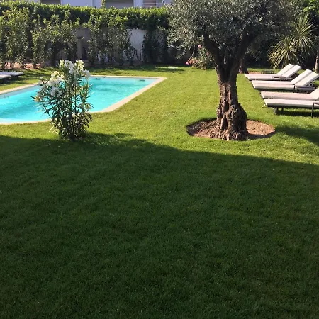 Oda ve Kahvaltı Louise-rose Villeneuve-Loubet
